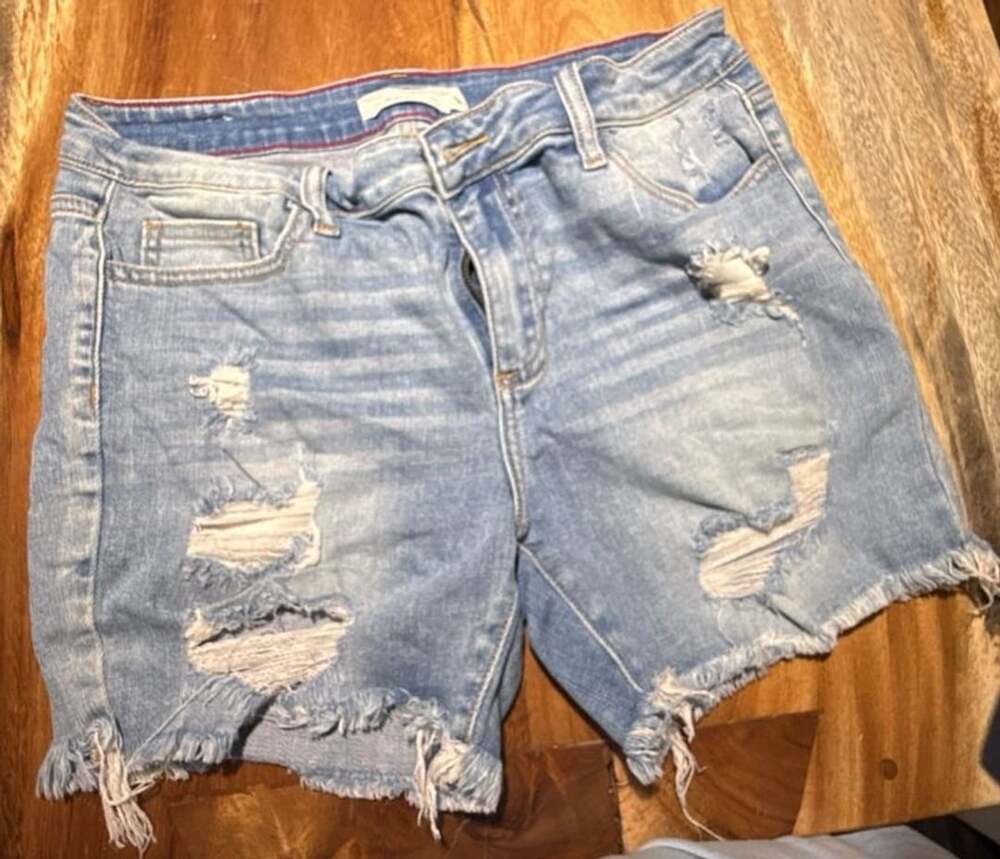 Cello Distressed Denim Shorts Size L Light Wash Cut Off Frayed Hem